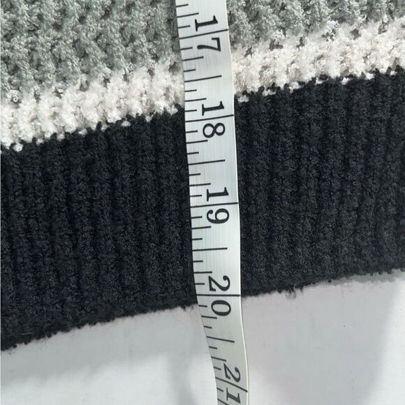 Striped Grey Black Striped Round Neck Loose Knit Sweater Women’s Size Small - Picture 8 of 8
